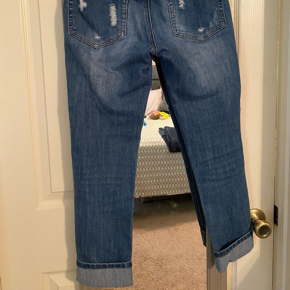 SOLD! Dollhouse distressed roll up skinny Capri - Picture 4 of 5